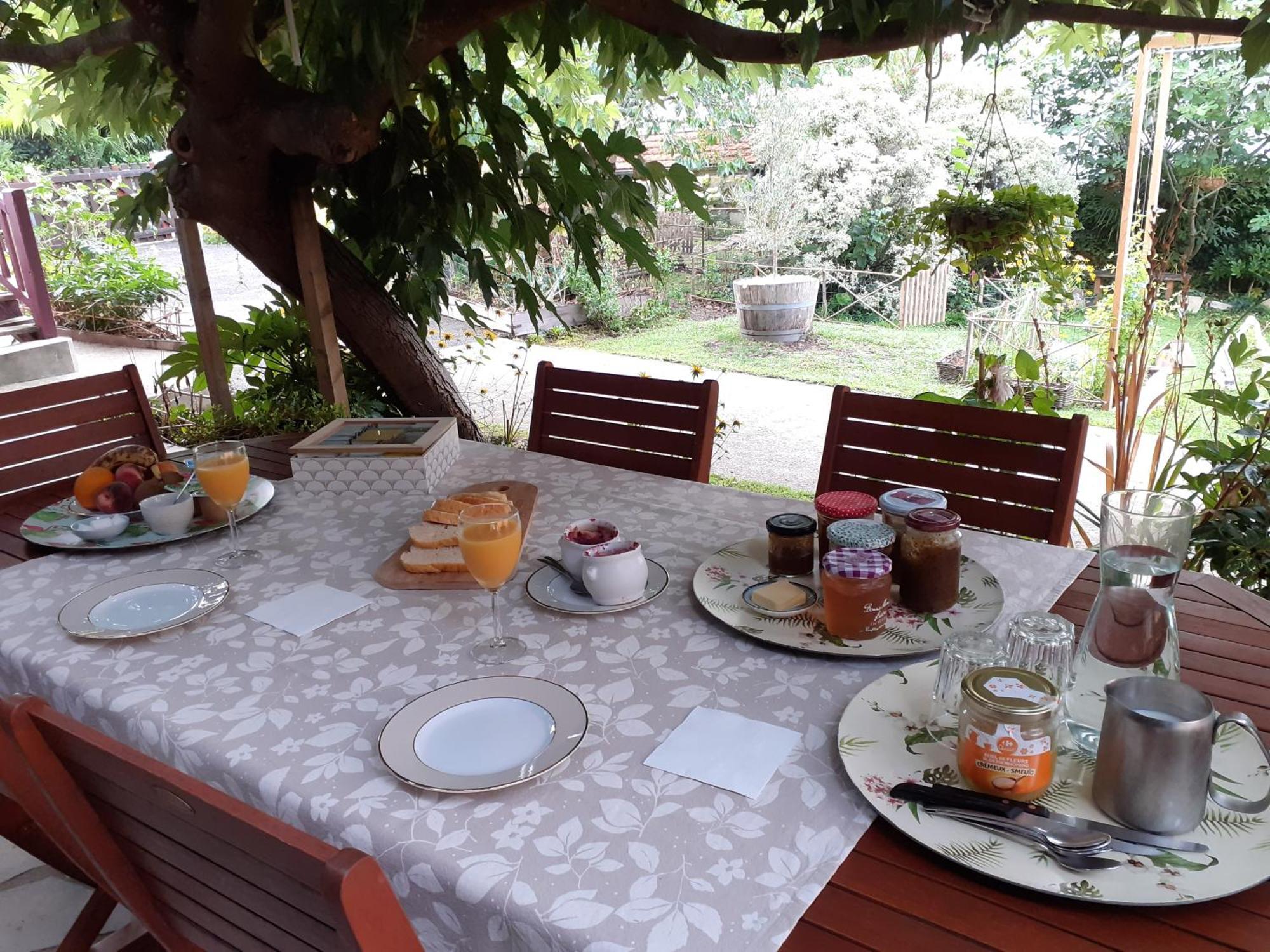 Au Bosquet, Chambre Et Salle De Bains Avec Petit Dejeuner A 600 M Du Centre Dans Un Cadre Calme Et Verdoyant Salies-de-Béarn Esterno foto